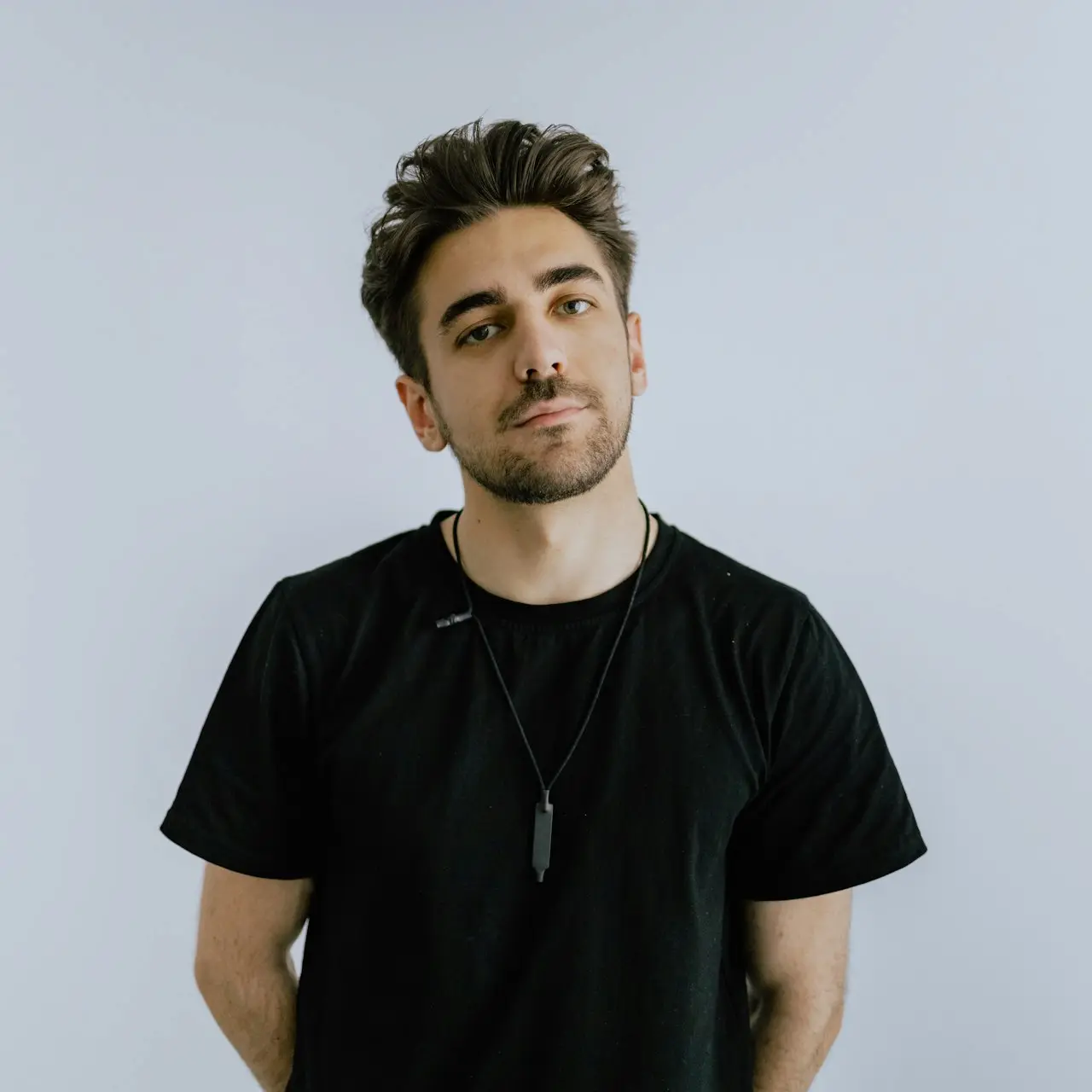 man wearing black t-shirt